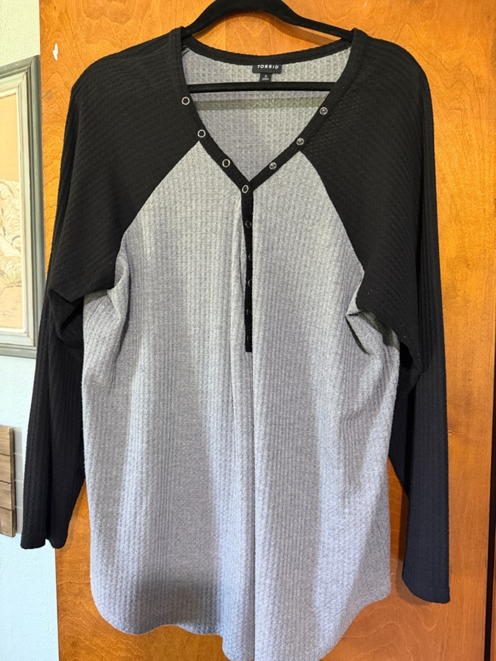 torrid Two-Tone Waffle Henley Top - Gray & Black